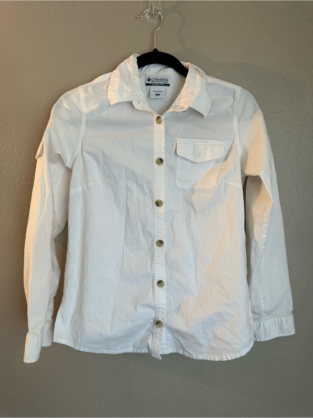 Columbia White Button-Front Women's Shirt with Chest Pocket